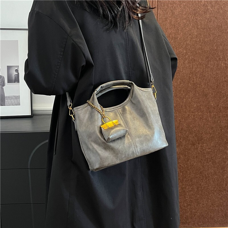2025S Designer Women S Bag New Minimalist Handbag For Women Fashionable Soft Leather Texture Shoulder Bag Commuting Casual Crossbody Tote Bag
