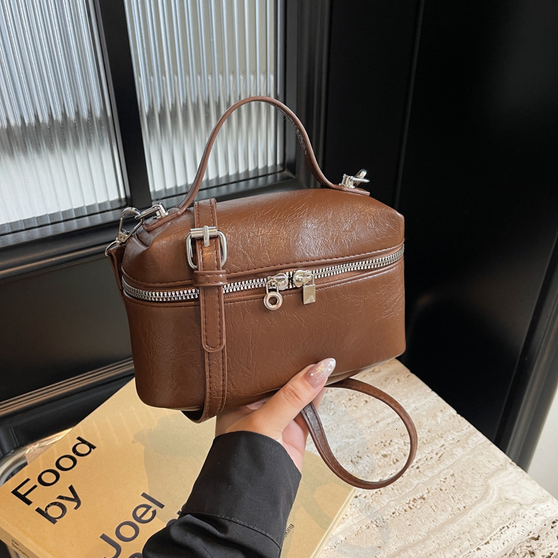 2025S Designer Women S Bag Small Niche Hand Held Box For Women New Fashionable Simple Crossbody Solid Color Versatile Western Style Shoulder Bag