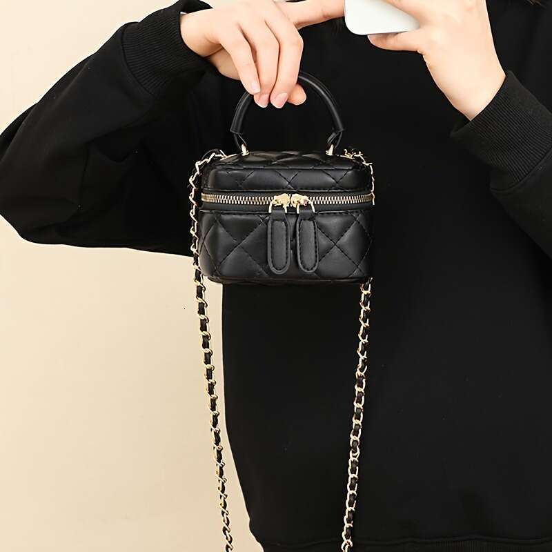 Designer's black gold color chain camellia dia grid single shoulder diagonal cross bag, women's 2025 temperament versatile new trend ins