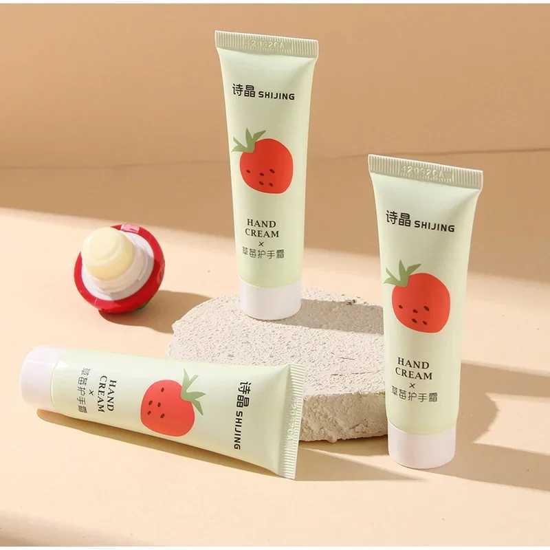 Moisturizing lipstick Hand Cream Set Peach Strawberry Nut Anti freeze Cracking Repair Thread W250407