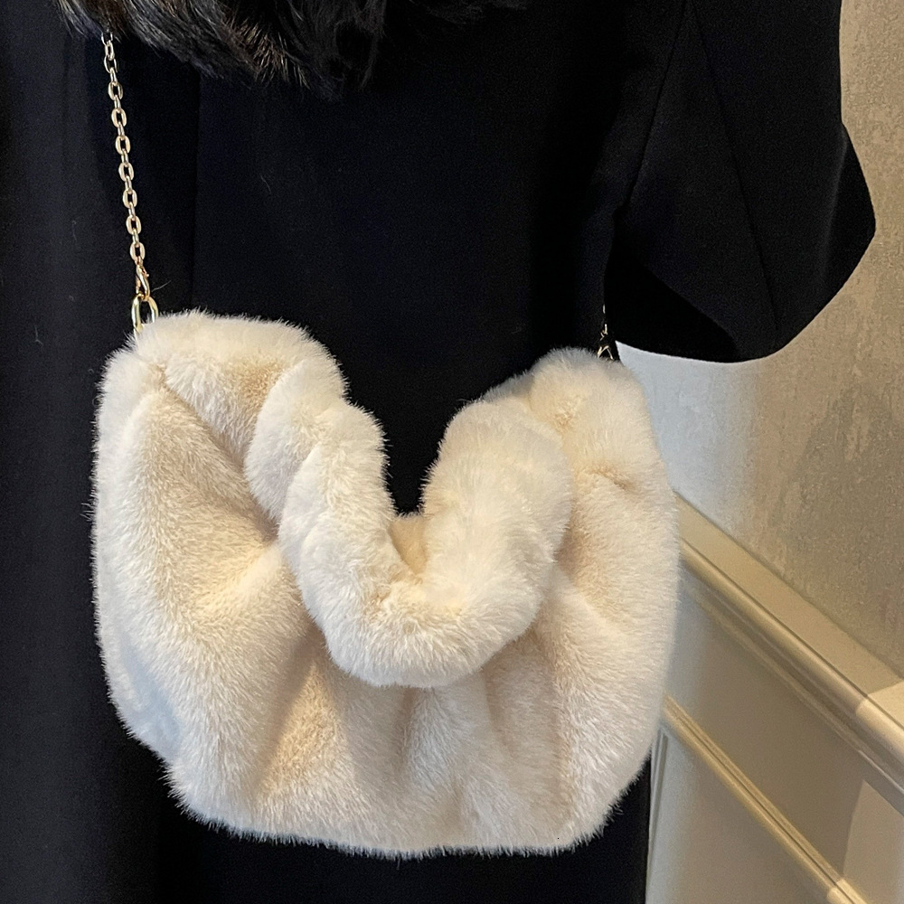 2025S Designer Women S Bag Fresh Fashionable Plush Crossbody Women S Sweet Korean Wrist Bag Autumn And Winter New Chain Carrying Cloud Bag
