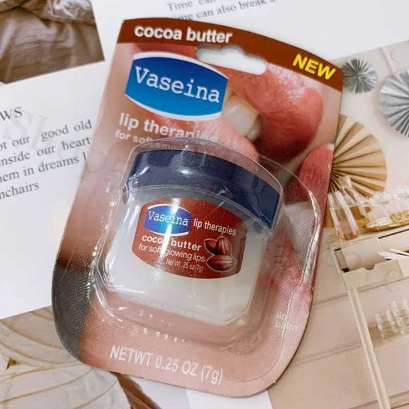Vaseline lipstick can moisturize lips prevent cracking and repair lip lines with lasting moisturizing. Lipstick lipstick W250407