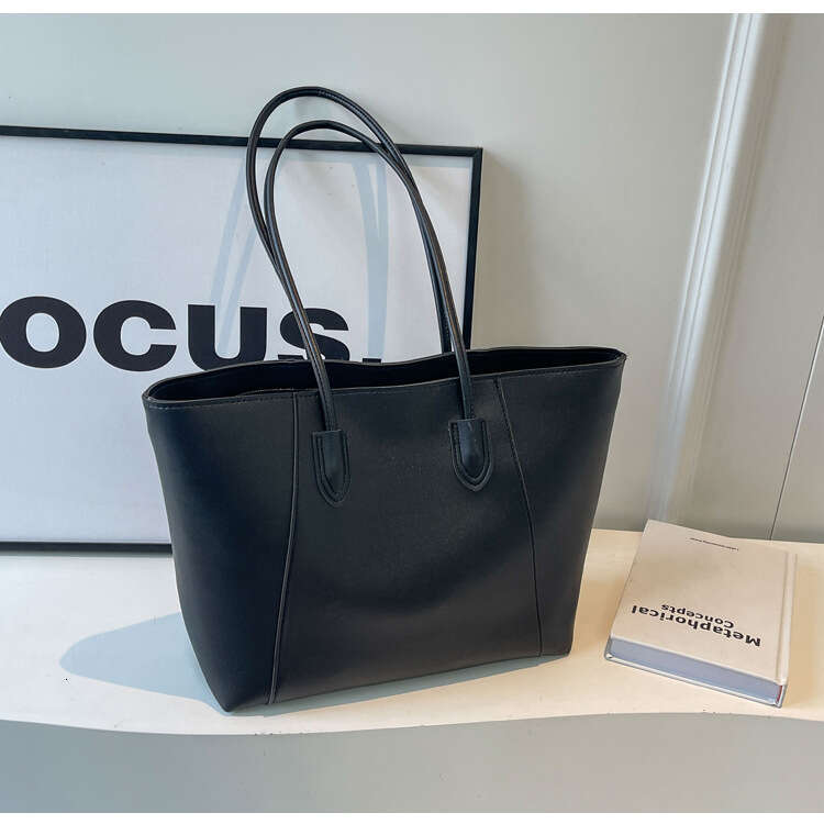 Designer Tote for Women Large Capacity Commuter Autumn Versatile Shoulder Simple Class Bag 2025 New Style Unique and Elegant temperament