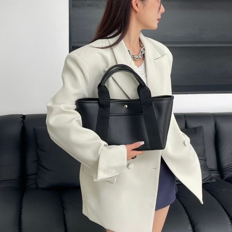 2025 New Product Internet Celebrity Same Style Trendy Basket Fashionable, Versatile, Simple Tote Design Handheld And Crossbody Bag