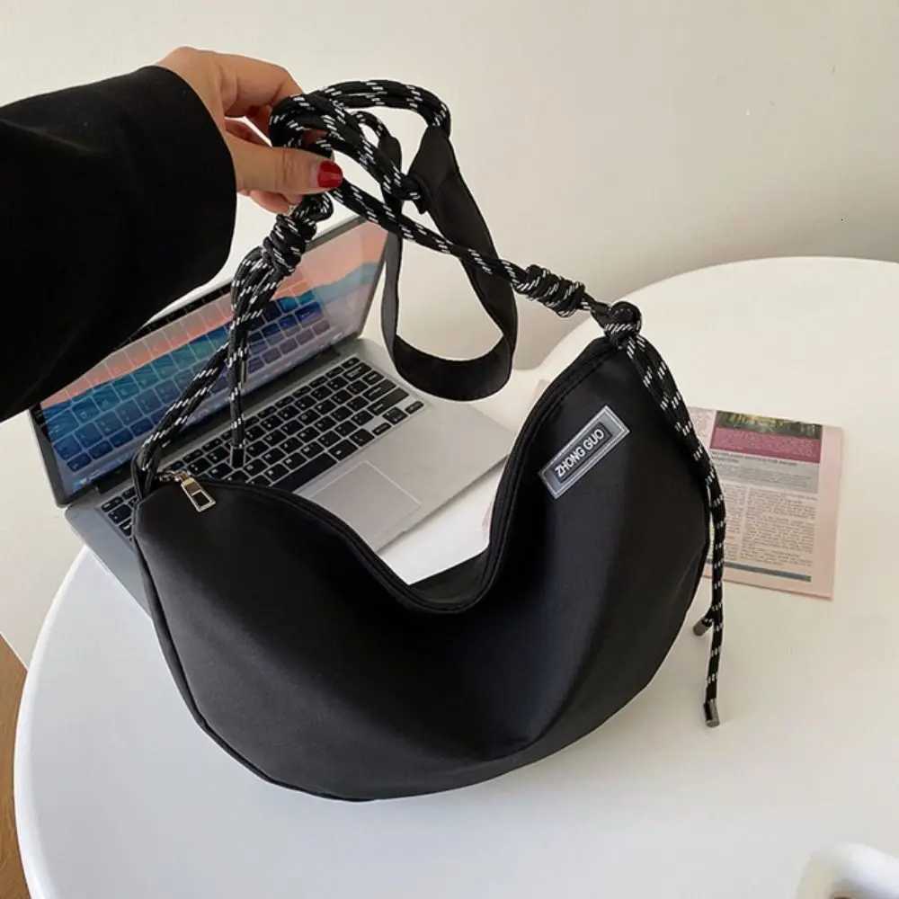 Half-moon Shape Nylon Crossbody Bag Zipper Waterproof Dumpling Shoulder Bag Solid Color Large Capacity Sports Message BagW251107