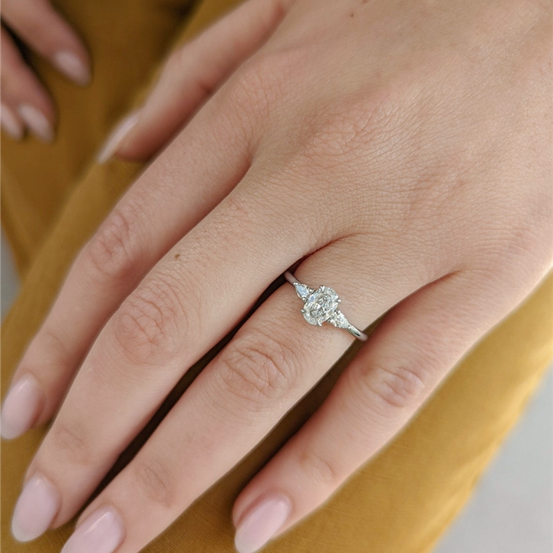 Jewelry 0.6 Carat Oval Cut Lab Diamond With Pear Cut Wedding Ring 18K 14K White Real Gold Engagement Ring For Women Simple Design Womens Ring