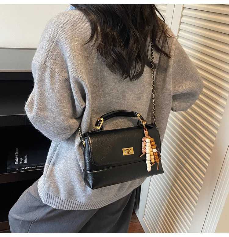 2025 New Retro Chain Bag - Small Square Shoulder Purse Vintage Stylish High-Quality Leather HandbagW251106
