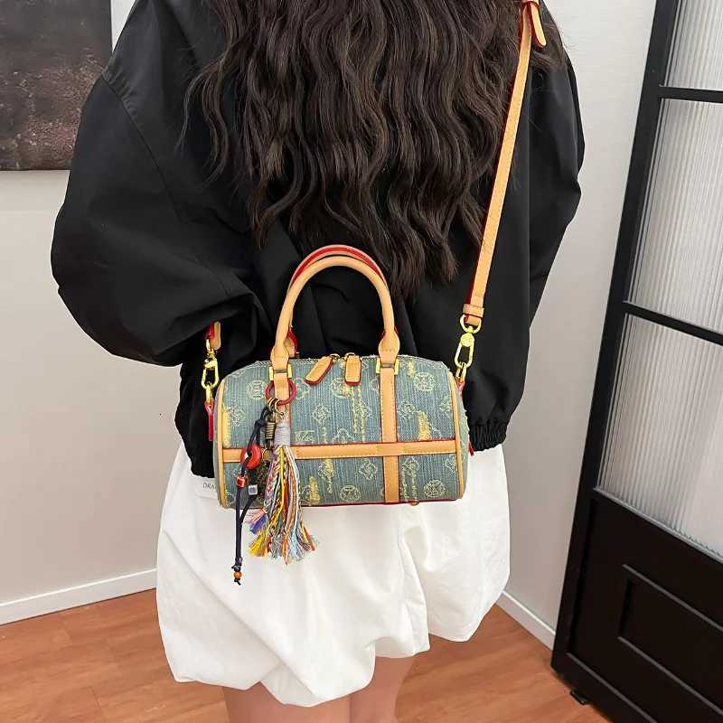 Elegant Leather Shopper Bag For Women Solid Color Large Capacity Fashionable Tote Commuter Bag ParisW251106