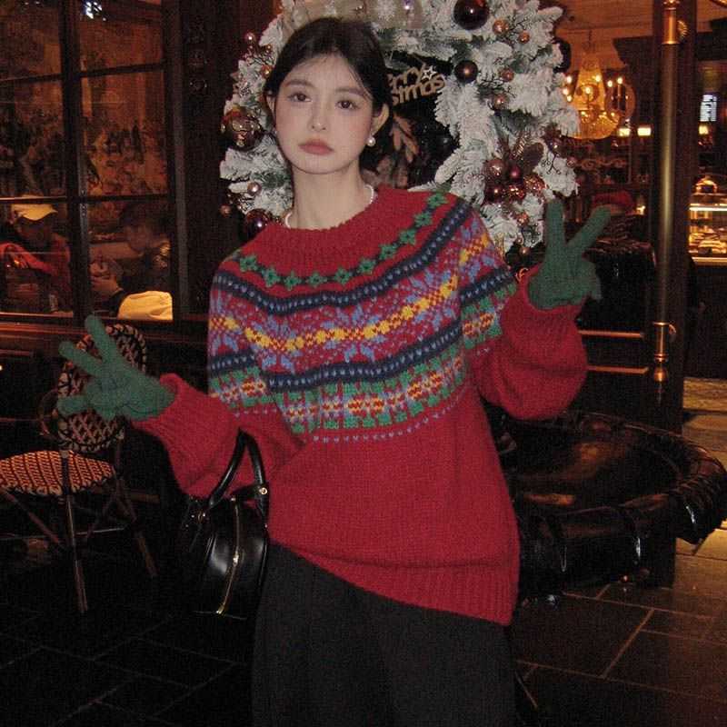 Red Christmas Atmosphere Round Neck Sweater for Women Loose and Lazy Style Soft and Cozy Color-Block Knitted Top for Autumn and Winter W251107