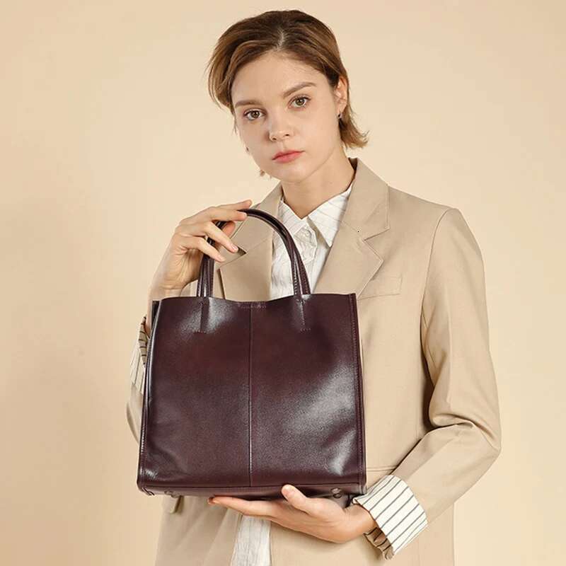 2025 Autumn New Women Genuine Leather Bucket Bag Female Large Capacity Shoulder Messenger Ladies Solid Color Retro Tote Handbag
