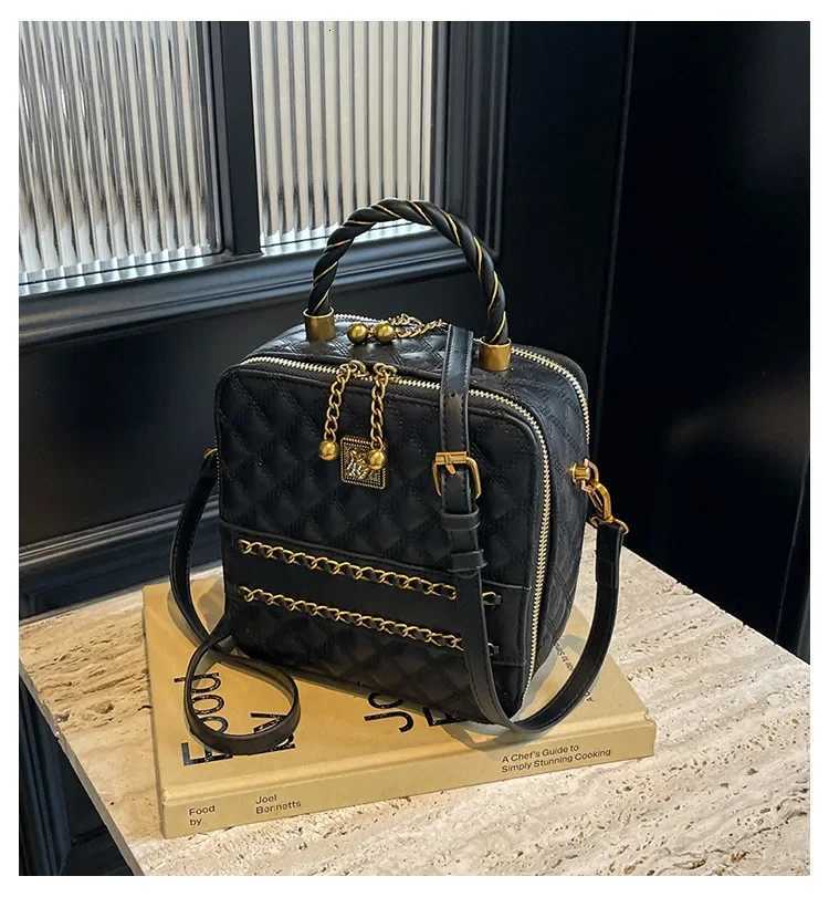 2025 New Womens Premium Box Bag - Niche Design Diamond Chain Shoulder/Handheld/MessengerW251106