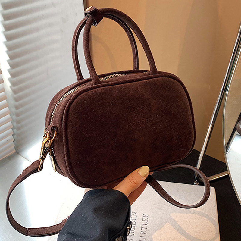 2025S Designer Women S Bag Matte High End Texture Handbag New Style Bowling Bag Temperament Crossbody Pillow Women S Bag