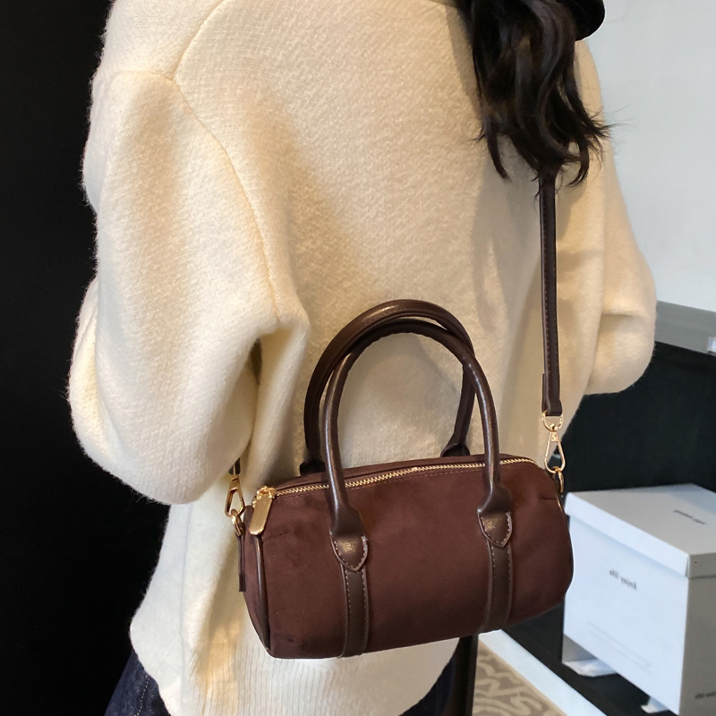 2025S Designer Women S Bag Matte New Cowhide Women S Boston Casual Hand Held Cylindrical Shoulder Style Crossbody Bag