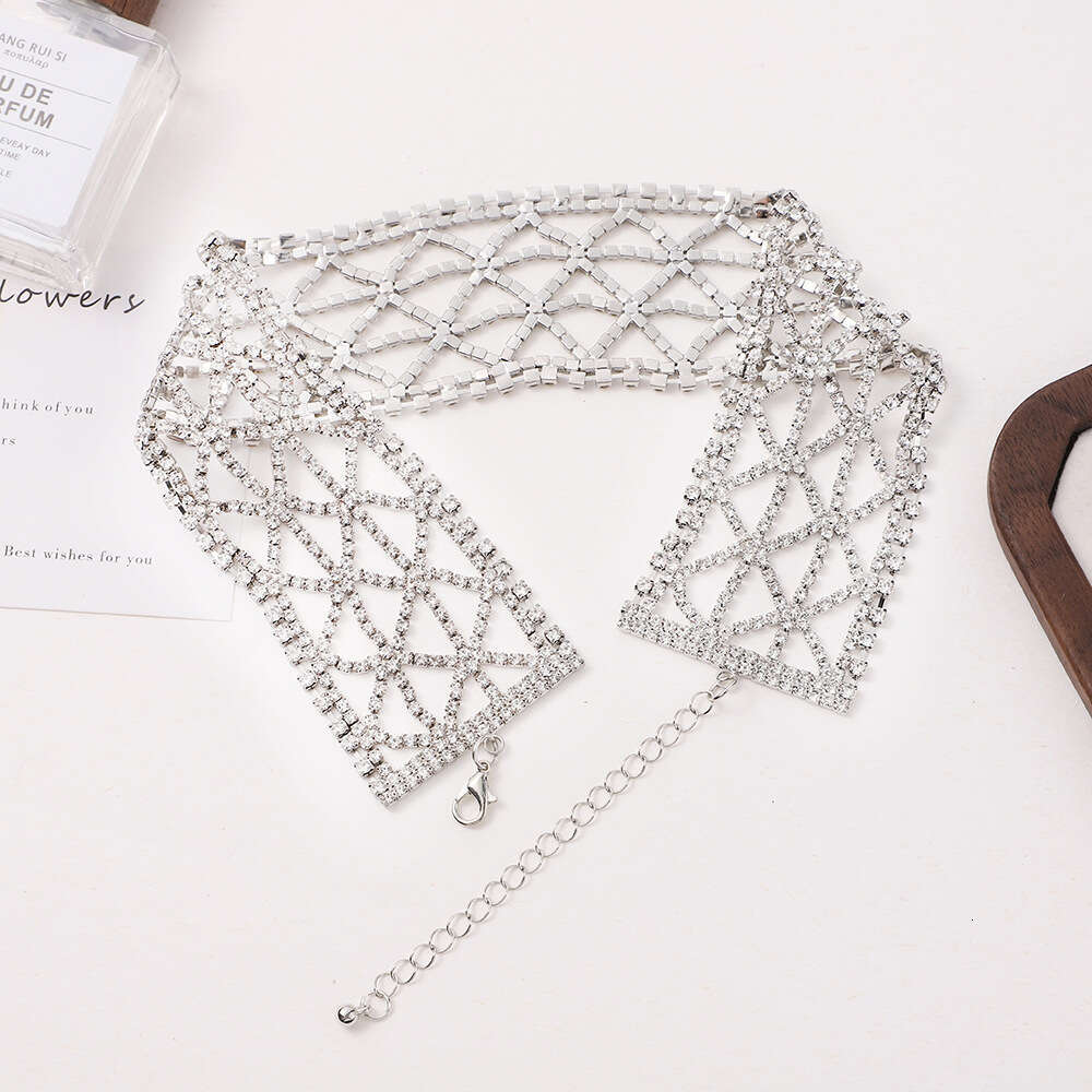 Hot selg fashion necklace with exaggerated personality, dia studded necklace, hollowed out pattern, women's collarbone chain