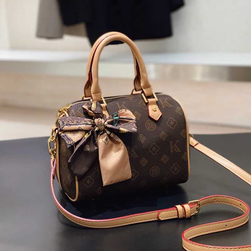 Womens Stylish Leather Tote Bag With Multiple Pockets - Famous Designer Shoulder Crossbody Bag For LadiesW251106