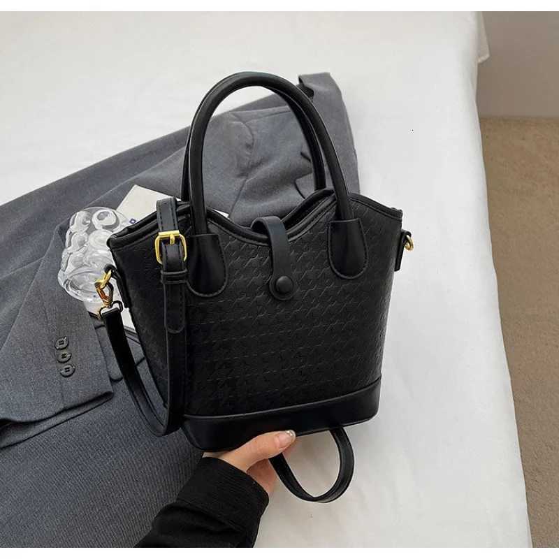 Luxury Genuine Leather Handbags for Ladies Tote and Crossbody Bag by Famous Designer Popular Classic Womens FashionW251106