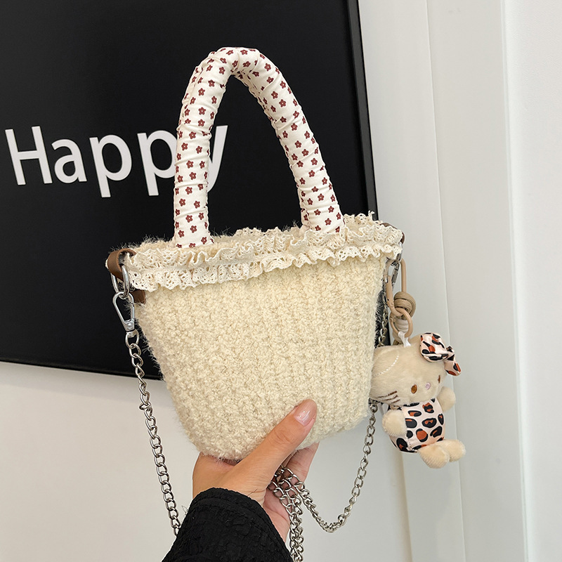 2025S Designer Women S Bag Forest Style Plush Handbag Versatile And Sweet In Winter One Shoulder Bucket Bag Lace Lace Floral Chain Hand Held