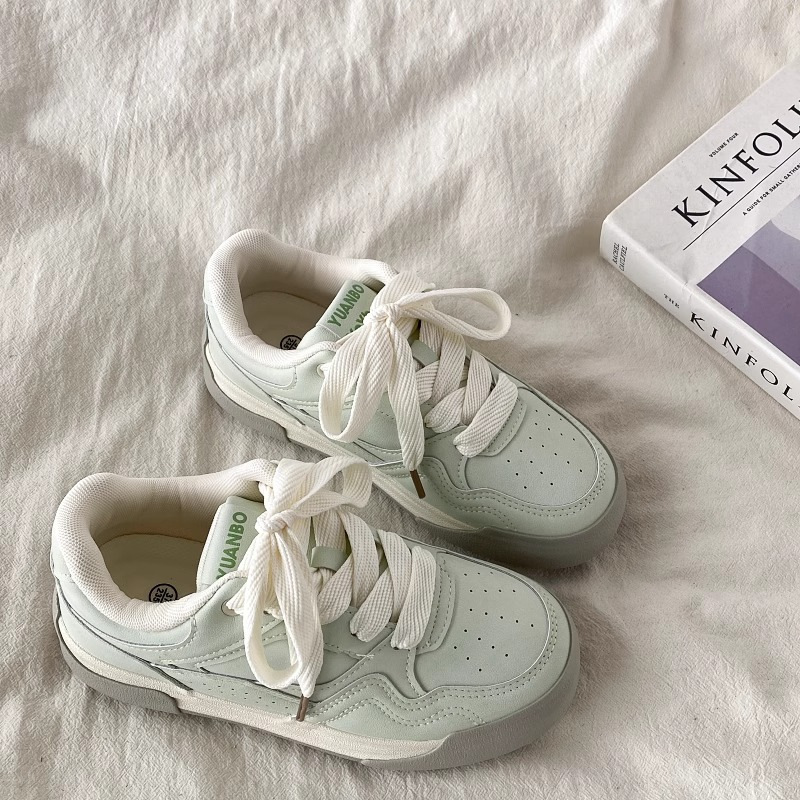 Korean versatile white shoes women's 2025 new autumn explosive casual board shoes thick-soled lightweight student women's shoes