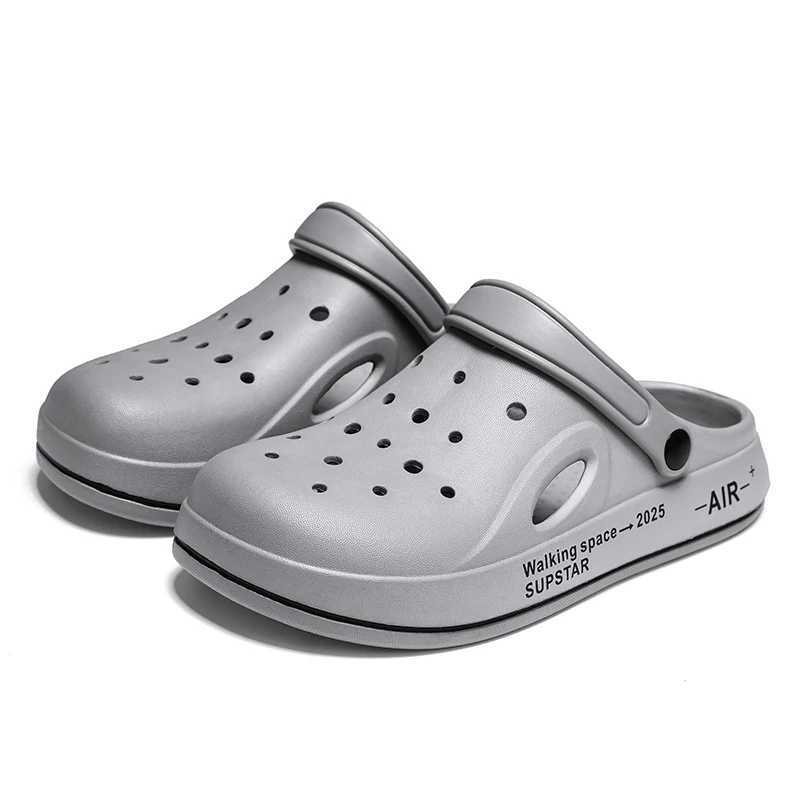 Summer new mens slippers wearing beach hole shoes outdoor garden shoes chef shoes toe shoes casual and fashionable sandals M250407