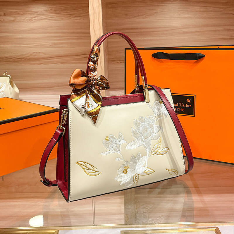 Designer Bag National Style Art Design New Mom Large Capacity Luxury Embroidered Cheongsam