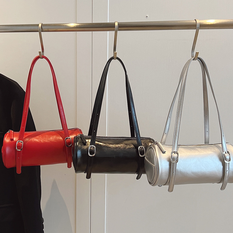 2025S Designer Women S Bag New Shoulder Fashion Trend Versatile Women S Winter Simple Underarm Niche Casual Texture Baguette Bag