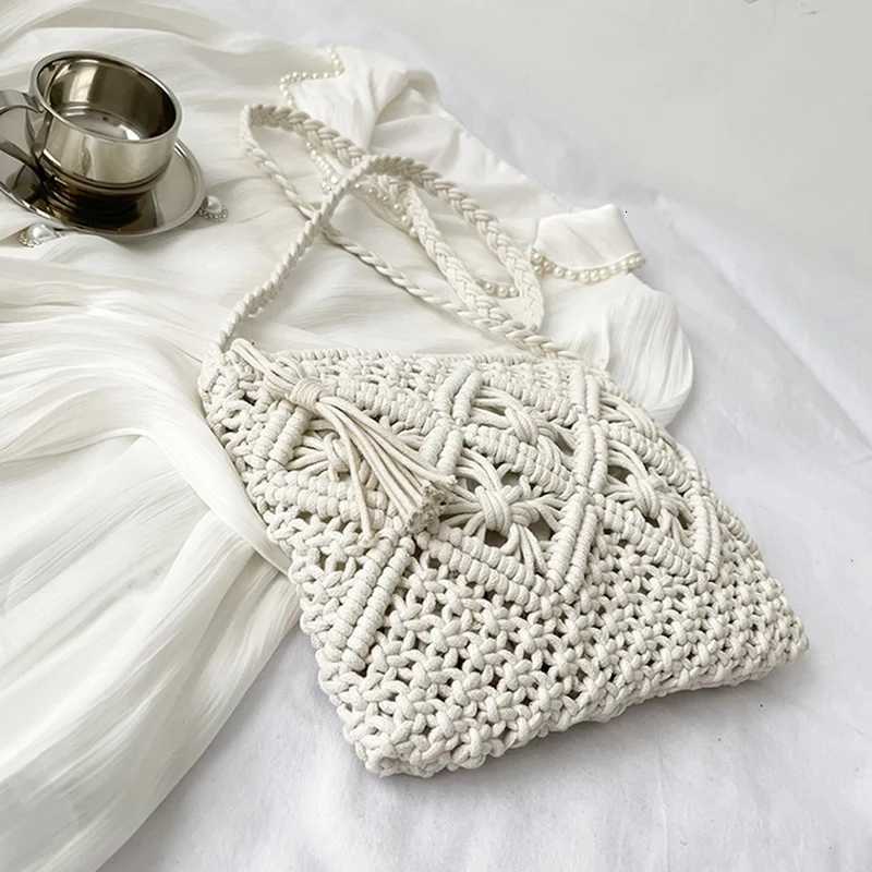 New Arrival Hollow Out Small Shoulder Bags For Women Handmade Straw Crossbody Bag Purse Female Tassel Messenger HandbagW251107
