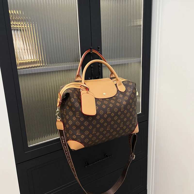 Elegant Classic Designer Paris Fashion Bag With Large Capacity Crossbody Strap For Casual Commuter UseW251106