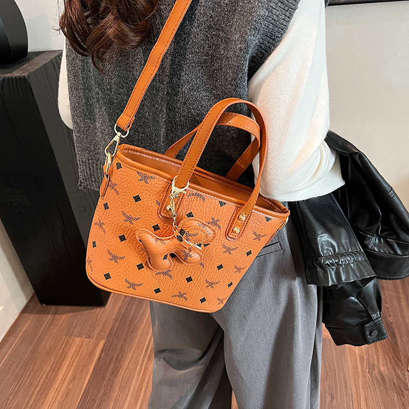 New tote bag women's design sense one-shoulder bucket bag commuter fashion printed crossbody bag