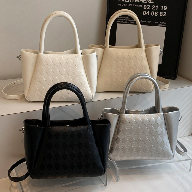 2025S Designer Women S Bag Korean Trendy Handbag Women S Winter New Simple Shoulder Casual Cross Body Texture Design Tote Bag