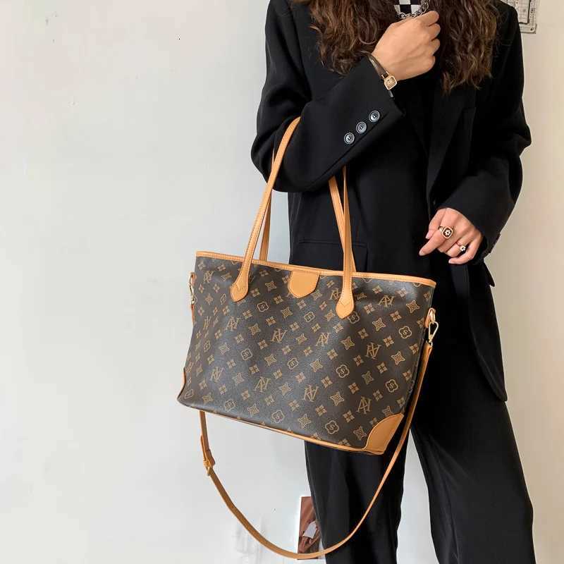 Durable Messenger Bag For Women Made Of Genuine Leather Popular Crossbody Design By Luxury Brand For Everyday CarryW251106