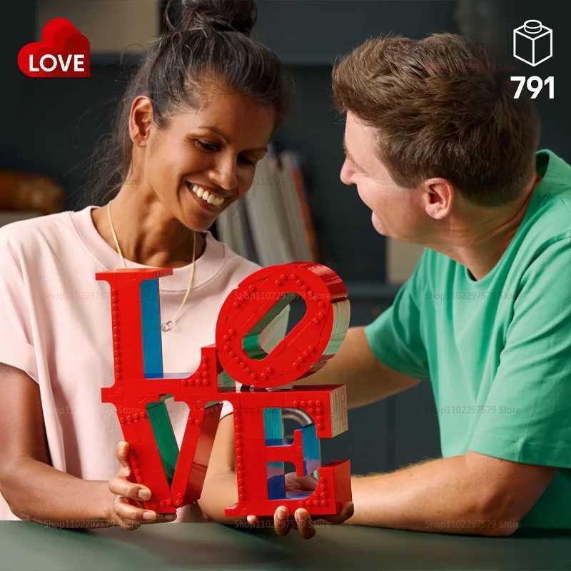 New 791pcs Love Sculpture Building Model Building Block Toys Creative MOC Crafts Home Decorations Gifts For Friends And Family Y251107