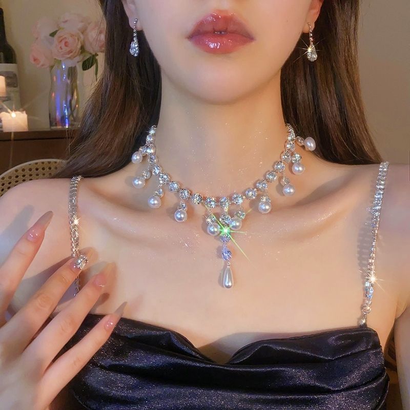 Fashionable Female Simulated Pearl Chain with Dazzling Drop Charms Suitable for Any Event