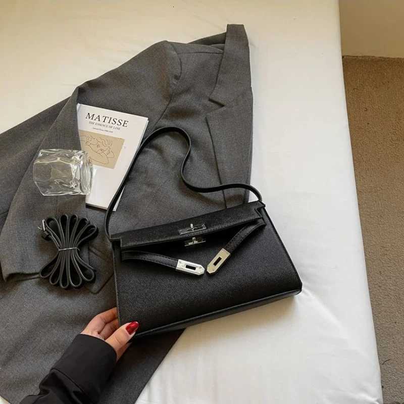 Premium Saffiano Leather Tote Bag Womens Work Handbag With Zip Closure Spacious Designer Crossbody Shoulder Bag For OfficeW251107