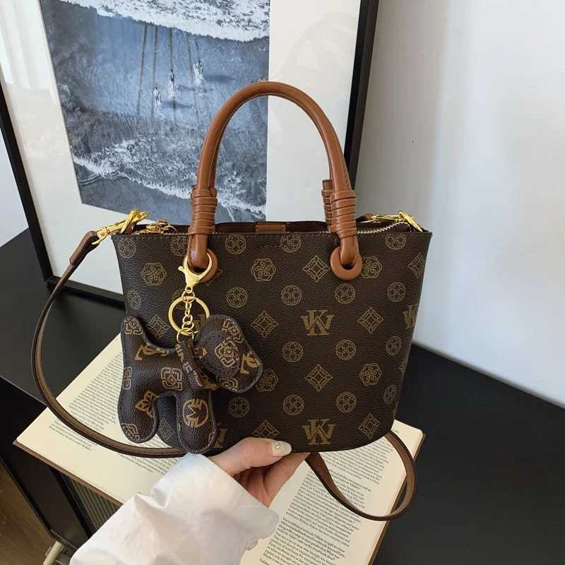 Luxury Best Superstar Show Commuter Bag Elegant Tote Purse Shopper For Business Women Leather Material DesignW251106