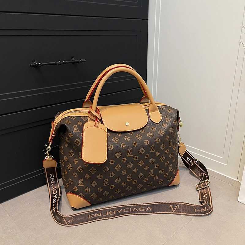 Elegant Classic Designer Paris Fashion Bag With Large Capacity Crossbody Strap For Casual Commuter UseW251106