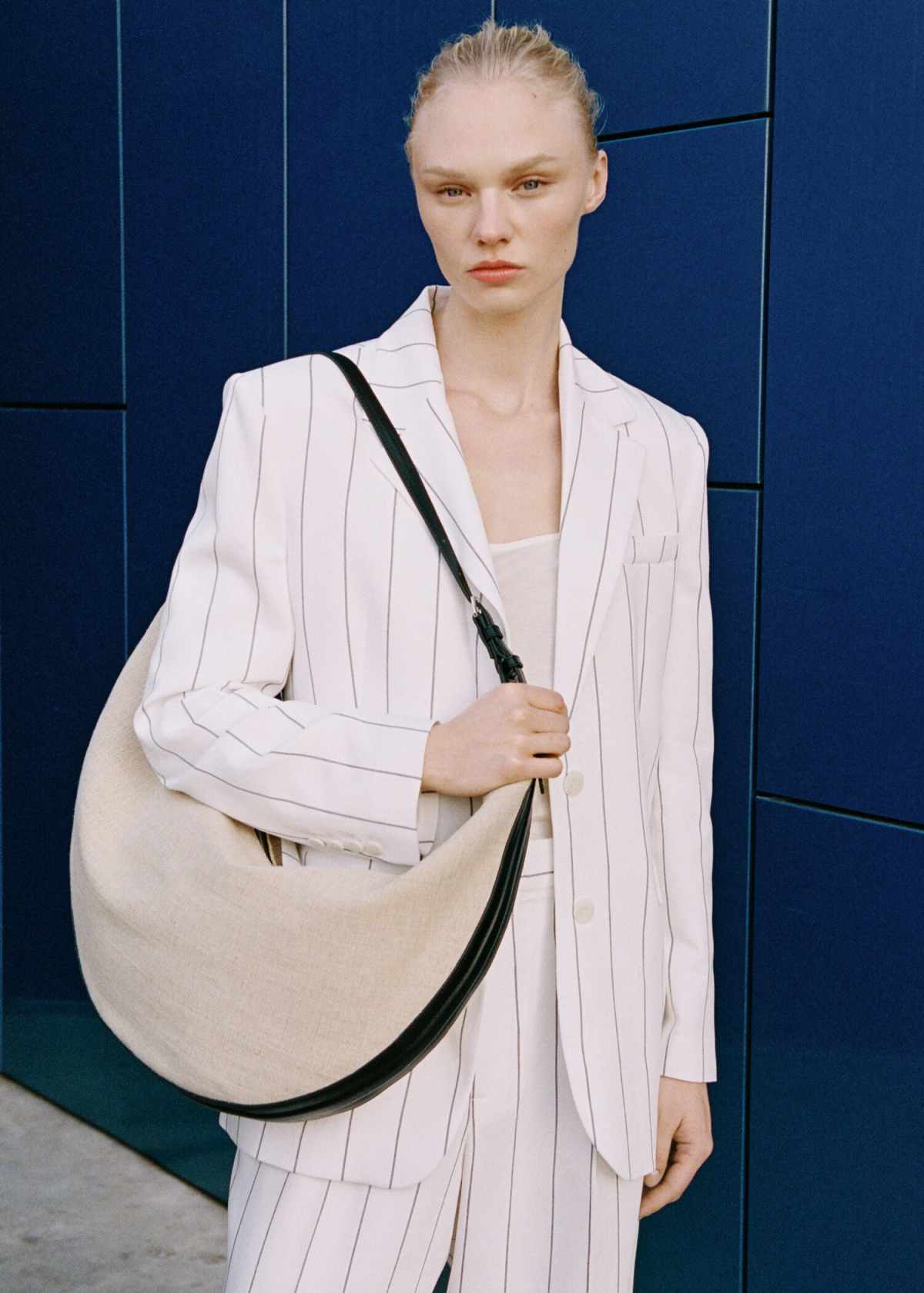 Simple Style Mother Suits Notched Lapel Pinstripe Women Business Blazer Single Breasted Jacket Pants Business Wear Ladies Suit Customized High Quality