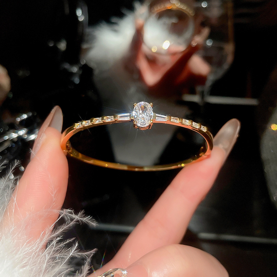 French Retro Super Shiny Zircon Geometric Oval Bracelet Fashionable Exquisite Versatile Bangle Light Luxury High-end Feel Jewelry - view 6