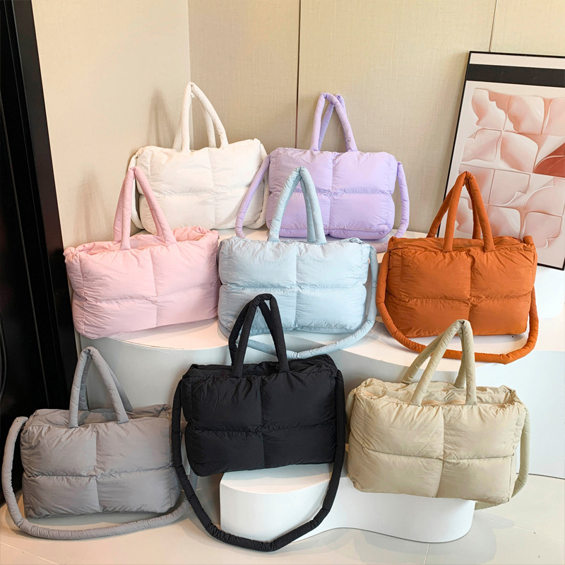 2025S Designer Women S Bag Solid Color Single Shoulder Down Cotton Jacket Women S High End Feeling New Student Tote Bag Hand Held Large Capacity Cloud