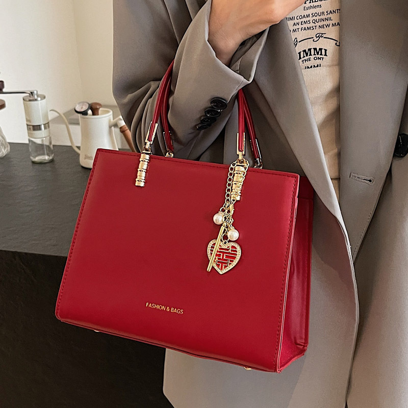2025S Designer Women S Bag Handheld Wedding Women In Autumn Winter Large Capacity Handbag For Brides Fashionable And Casual Single Shoulder Crossbody 