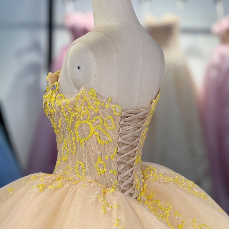 Champagne Shiny Princess Quinceanera Dresses Off Shoulder Beads Sequin Applique Lace Tull Sweet 16 Dress Ball Gown Vestidos 15 De Anos