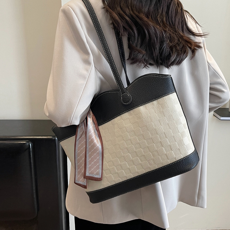 2025S Designer Women S Bag Handheld Tote For Women Large Capacity New Fashionable Women S Bag Simple And Versatile Commuting Shoulder Bag
