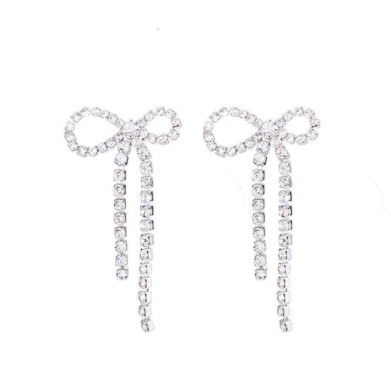 Yang Kaiwen's high-end butterfly bow tassel are versatile for women, with sparkg NEW dia studded earrings