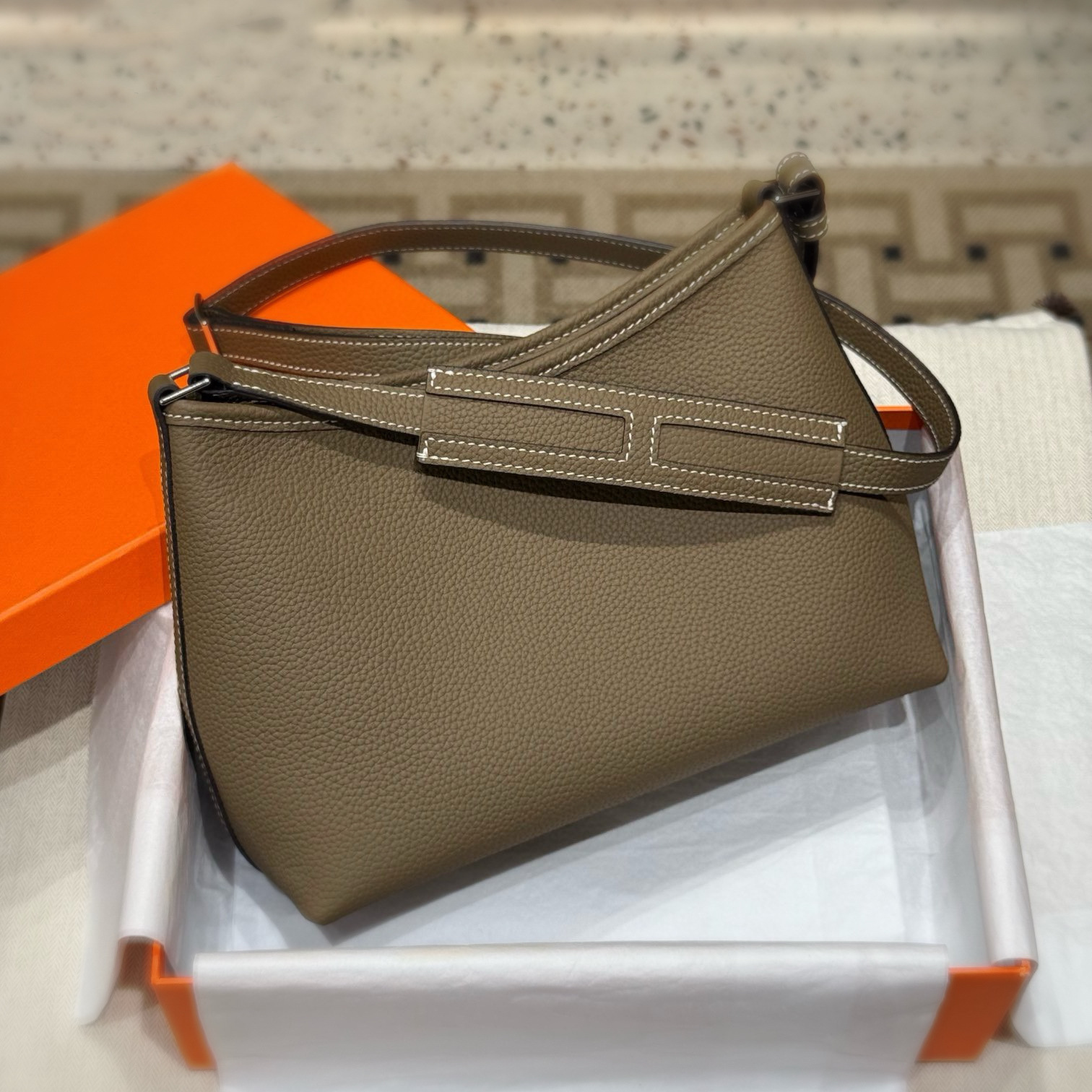 2024 New Top Layer Leather Bergot Vintage Armpit Bag, Fashionable And Simple Single Shoulder Crossbody Women's Bag