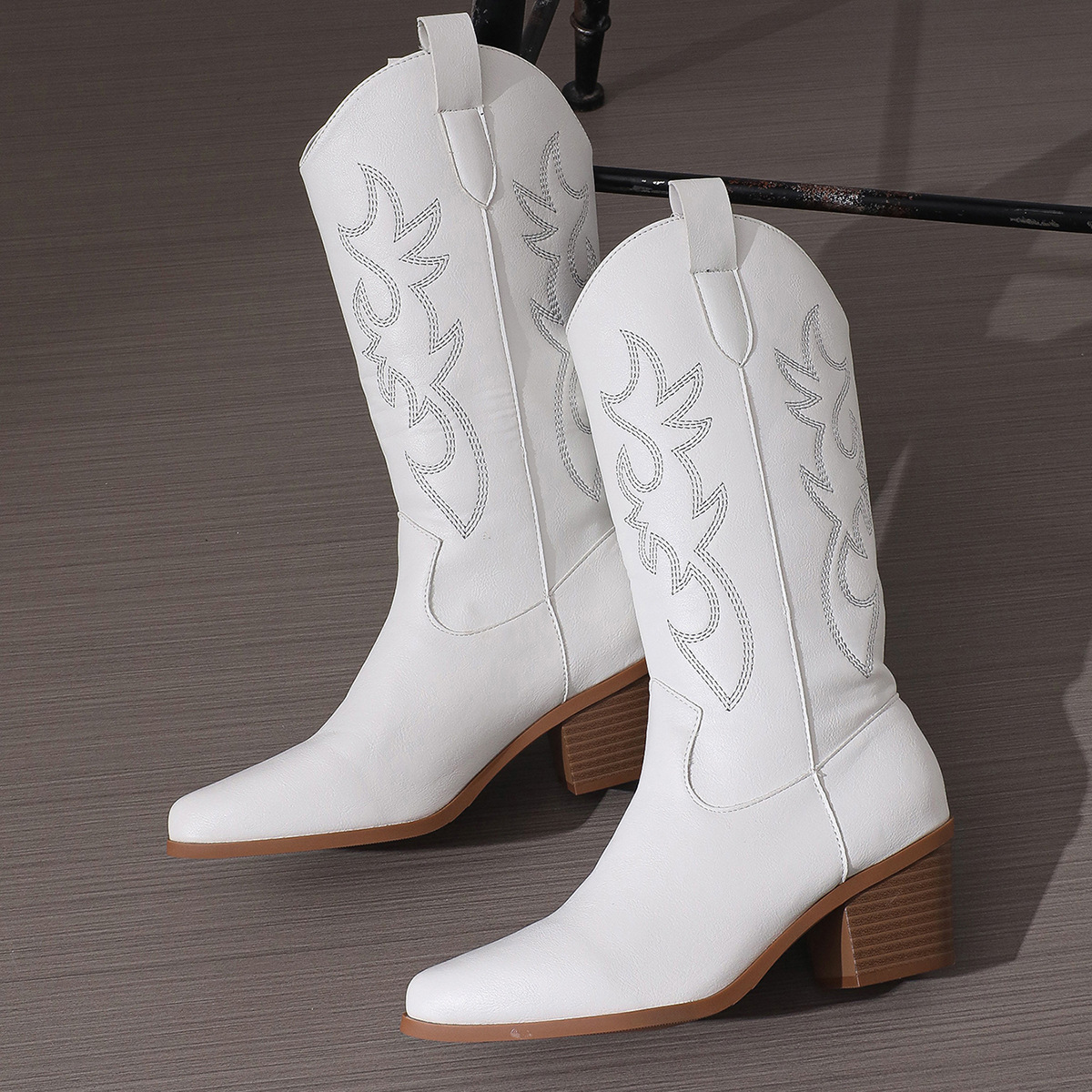 Elegant White Knee-High Boots for Ladies Featuring a Noble Knight Theme