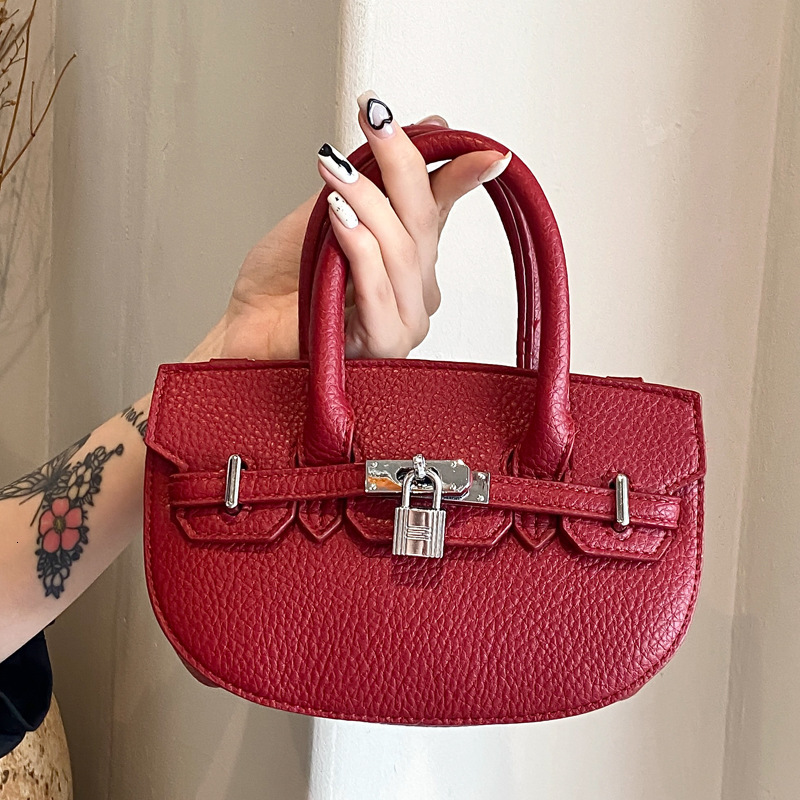 2025S Designer Women S Bag Handheld Kelly Women S Summer Versatile Light Luxury Commuting Oval Shoulder Bag High End Buckle Women Bags