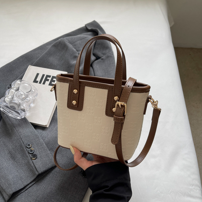 2025S Designer Women S Bag Premium Water Bucket Tote Bag For Women Autumn New Trendy Fashion Single Shoulder Crossbody Bag Niche Design Handbag