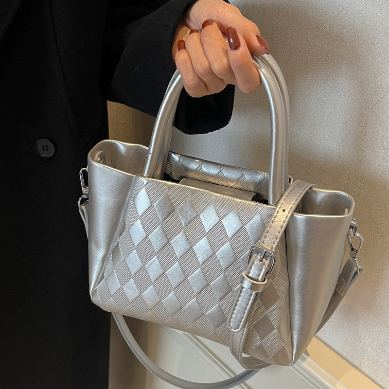 2025S Designer Women S Bag Korean Trendy Handbag Women S Winter New Simple Shoulder Casual Cross Body Texture Design Tote Bag