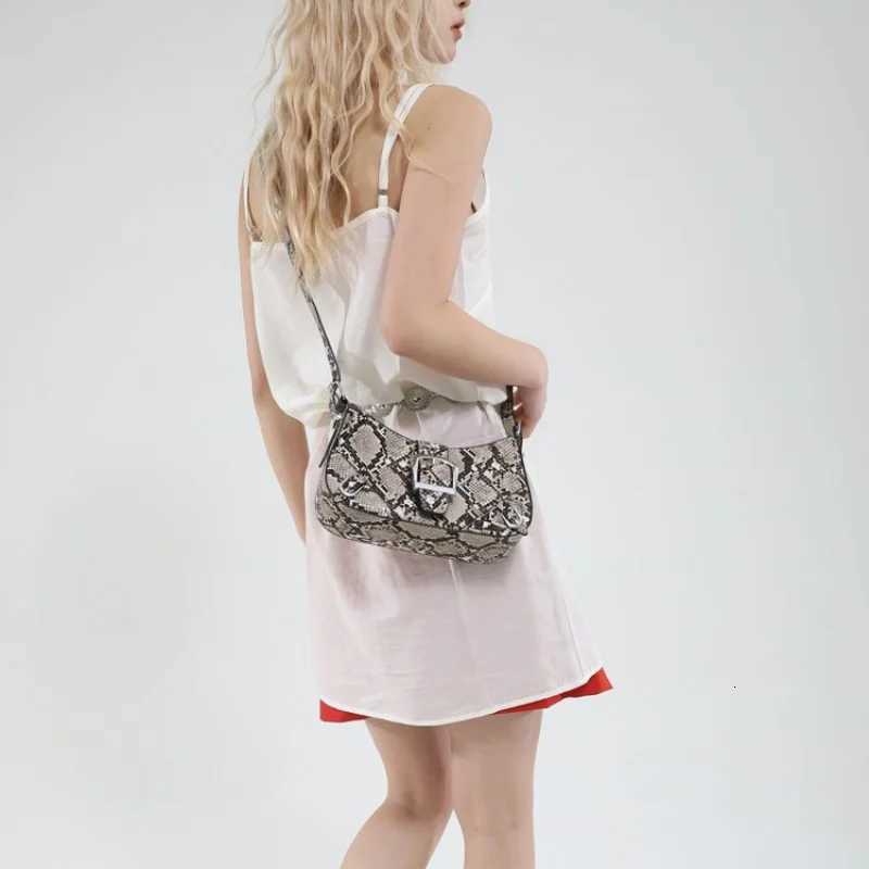 Chic Womens Shoulder Bag Vintage Designer Leather Handbag Adjustable Crossbody Strap Elegant Luxury Brand Ladies ToteW251107