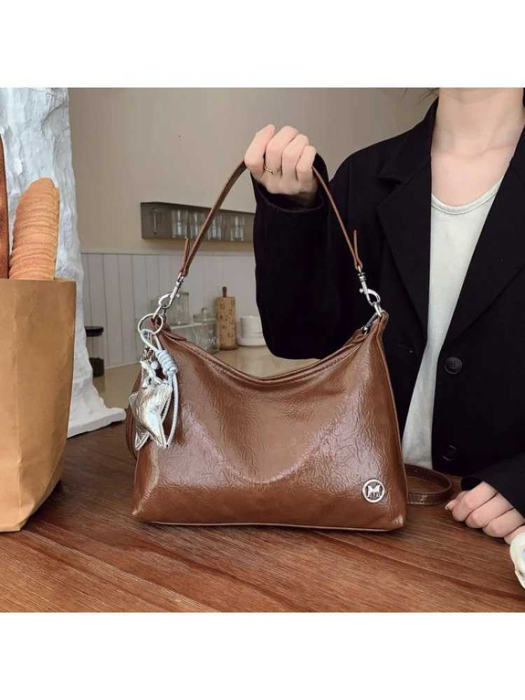 Classic Designer Paris Inspired Women Leather Crossbody Bag Elegant Fashionable TrendyW251106