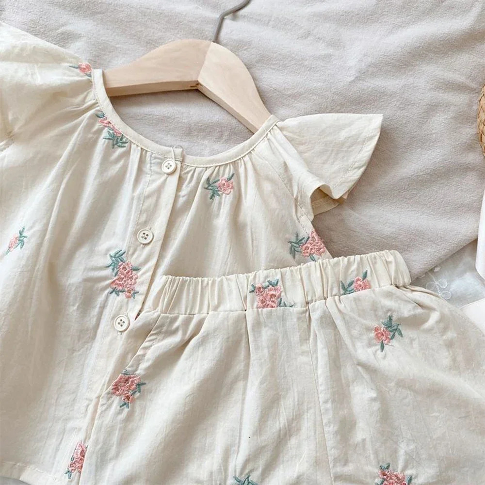 Girls Summer Fashion Set Childrens Flower Print Flying Sleeve TopShorts Two Piece Cute Little Girl Refreshing Set 250407